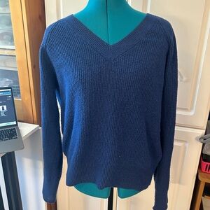 Old Navy V-Neck Sweater Size Medium
